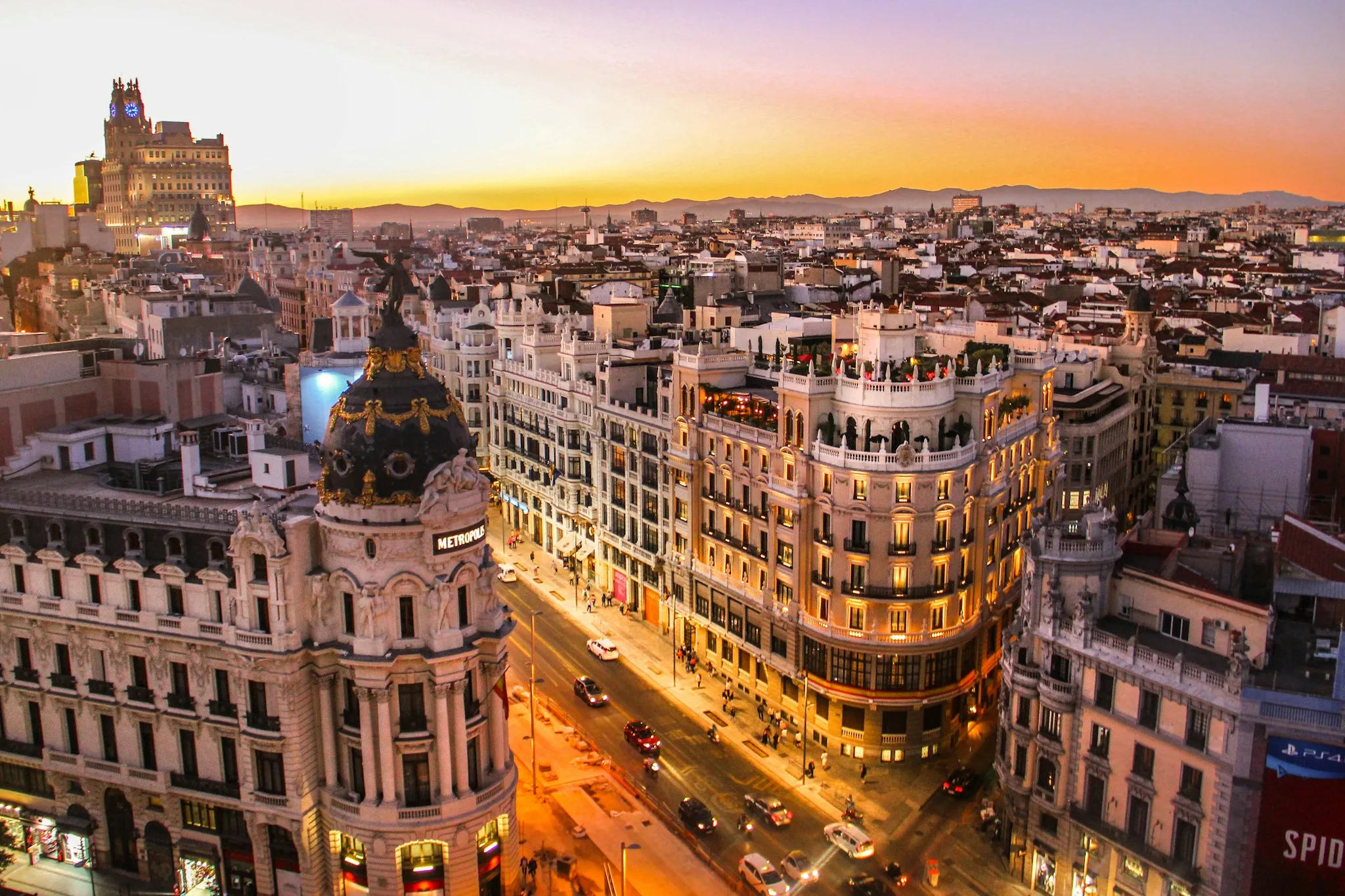 Madrid, Gran Via ve Metropolis binası